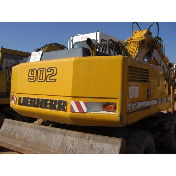 Liebherr A 902 usada.