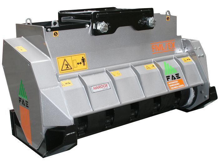 FML/EX 100 Peso Excavadora 14-20 tn Ancho de Trabajo 1100 mm Potencia Excavadora 90-120 CV Diámetro Máx. Trituración 20 cm Rotor Martillos Oscilantes Español Inglés