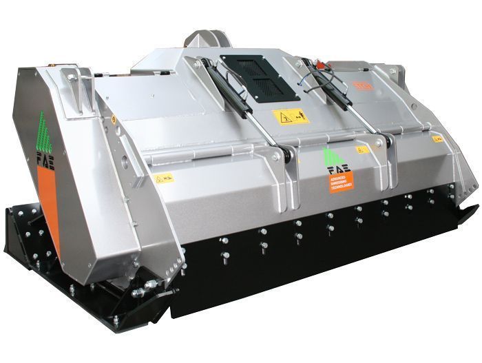 STCH 200 Ancho de Trabajo 2080 mm Potencia Tractor 180-280 CV Diámetro Máx. Trituración 50 cm Profundidad Máx. De Trabajo 25 cm Rotor Dientes Fijos Peso 4300 Kg Español Inglés