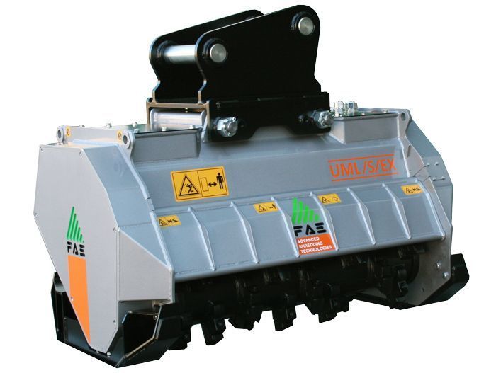 UML/EX 100 Peso Excavadora 14-20 tn Ancho de Trabajo 1100 mm Potencia Excavadora 90-120 CV Diámetro Máx. Trituración 20 cm Rotor Dientes Fijos Español Inglés