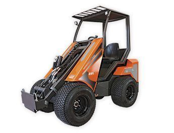 23T Motor KUBOTA Potencia 23 CV Bombas 32 l/min Capacidad de carga 950 Kg Altura de descarga 2.945 mm Ancho 1.165 mm Peso 1.200 Kg Inglés
