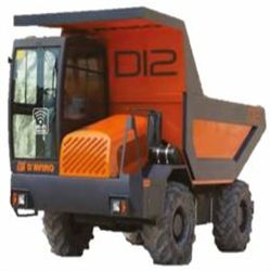 D12 Motor PERKINGS IIIB/DEUTZ IV Potencia 113/114 CV Capacidad caja ras 6.700 l Cap caja colmada 8.300 l Dimensiones 2,36x5,4x2,82 m Peso 6.200 Kg Inglés