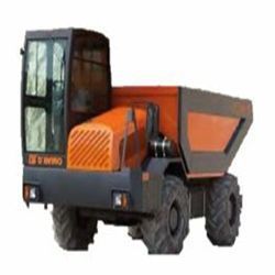 D6 Motor PERKINGS IIIB/DEUTZ IV Potencia 101/101 CV Capacidad caja ras 4.600 l Cap caja colmada 6.100 l Dimensiones 2x4,6x2,78 m Peso 5.100 Kg Inglés
