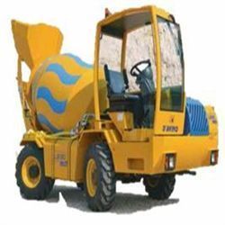 LB-30 Potencia 100 CV Capacidad tambor 2,8 m3 Producción 11m3/h Rotación tambor 180º Velocidad MAX 20 km/h Pendiente superable 40% Peso 5.700 Kg Inglés