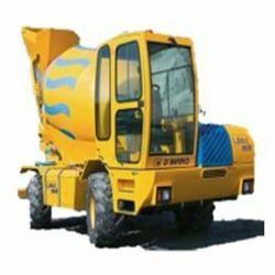 LB-60 Potencia 113 CV Capacidad tambor 5,5 m3 Producción 22m3/h Rotación tambor 180º Velocidad MAX 20 km/h Pendiente superable 40% Peso 7.500 Kg Inglés