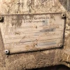 Placa identificativa de la miniexcavadora TEREX SCHAEFF HR 20 usada, con número de serie y especificaciones técnicas.