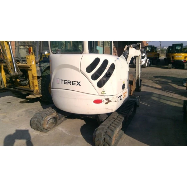 TEREX SCHAEFF TC 37 usada año 2007, revisada y lista para obra.
