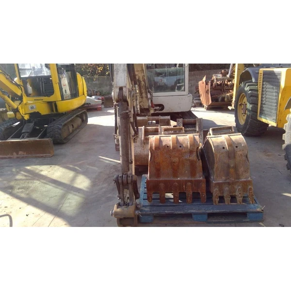 TEREX SCHAEFF TC 37 usada año 2007, revisada y lista para obra.