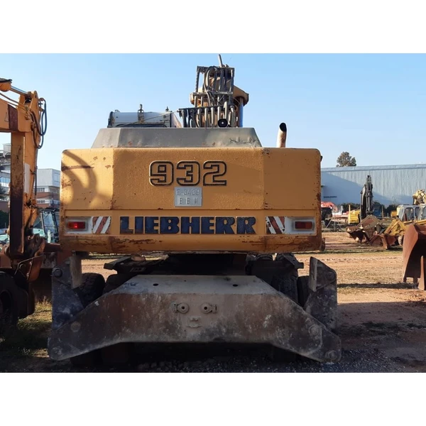 Liebherr A 932 usada.