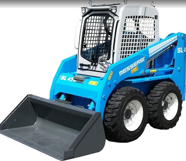 Motor KUBOTA V2403-M Potencia 48,7 CV Rendimiento 2,5m3 Productividad 70m3/día Velocidad Max. 20,2 km/h Pendiente superable 40% Peso 5.000 kg