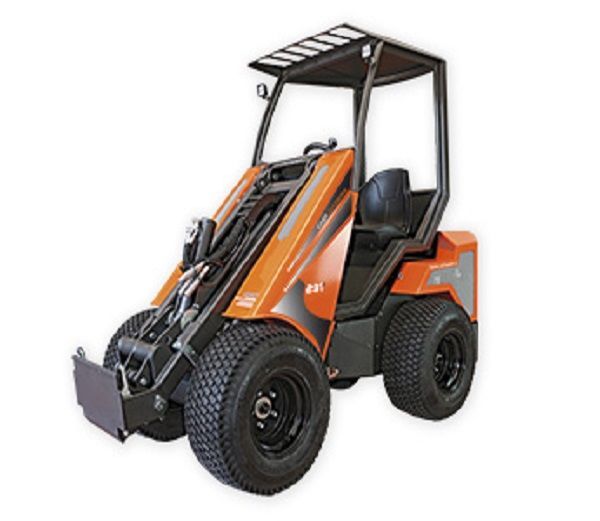 23T Motor KUBOTA Potencia 23 CV Bombas 42 l/min Capacidad de carga 950 Kg Altura de descarga 2.945 mm Ancho 1.100 mm Peso 1.200 Kg Italiano