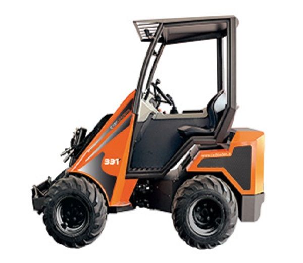 33T Motor KUBOTA Potencia 30 CV Bombas 45 l/min Capacidad de carga 950 Kg Altura de descarga 2.980 mm Ancho 1.200 mm Peso 1.300 Kg Italiano
