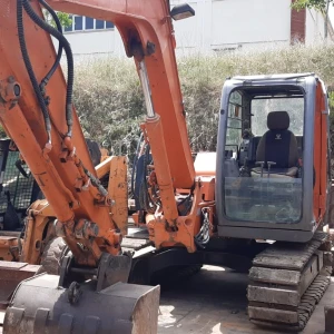 Hitachi ZX80 SB, Excavadora De Cadenas De Segunda Mano En Vista Lateral, Ideal Para Excavación, Construcción Y Demolición Ligera.
