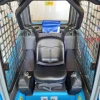 Interior de la cabina ROPS/FOPS de la Messersi SL35 y SL45, diseñada para proteger al operador y ofrecer comodidad.