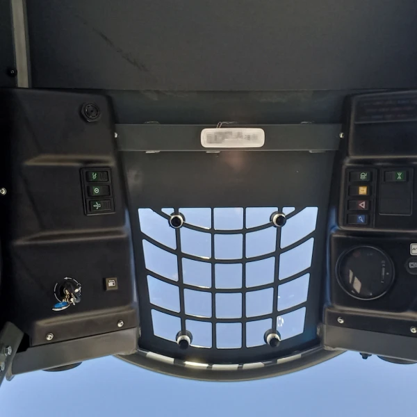 Vista trasera de la Messersi SL35 con toma de fuerza hidráulica, ideal para conectar diversos implementos.