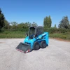 Cargadora hidrostática Messersi SL35 en terreno abierto, ideal para trabajos de precisión.