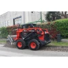 Minicargadora Eurocomach 19SK operando en entorno urbano con implemento de zanjado.