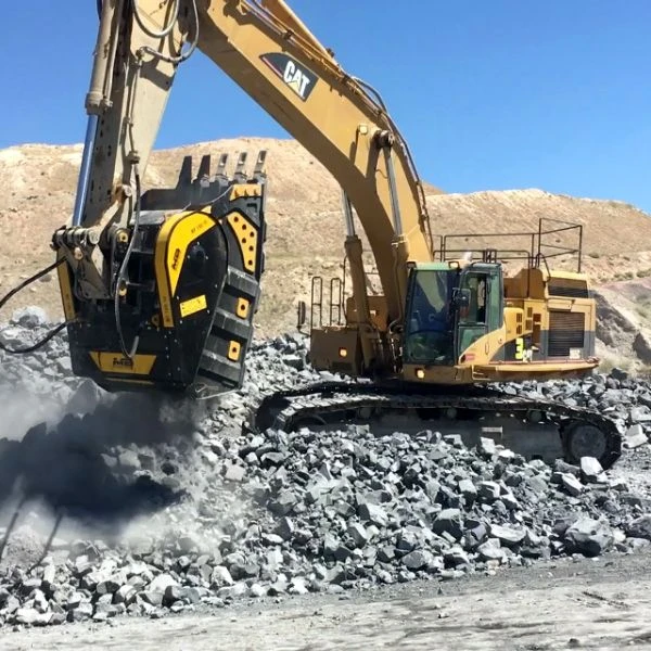 Cuchara trituradora MB BF150.10, nueva, para excavadoras de 70‑100 t. Alta producción, boca 1450x700 mm. Distribuye GRUPOCIBSA.