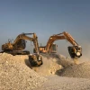 Dos cucharas MB BF 80.3 S4 instaladas en excavadoras JCB y Hyundai trabajando simultáneamente