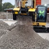 Proceso de selección de materiales con cuchara MB-HDS212 en obra.