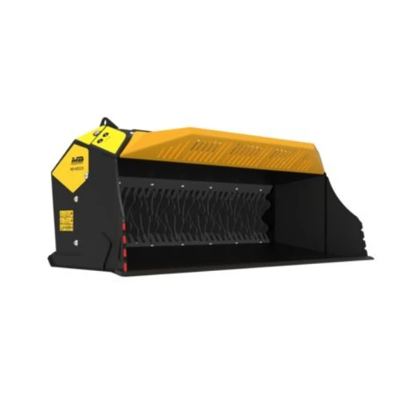 Cuchara seleccionadora MB-HDS220 acoplada a minicargadora durante tareas de cribado de áridos.