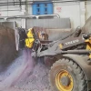 MB-HDS314 de MB Crusher cribando materiales dentro de instalación industrial cubierta.