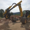 Cuchara trituradora MB-L140 S2 de MB acoplada a máquina Caterpillar con cinta transportadora.
