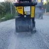 Fresadora MB-R500 de MB Crusher realizando corte lineal sobre asfalto con precisión