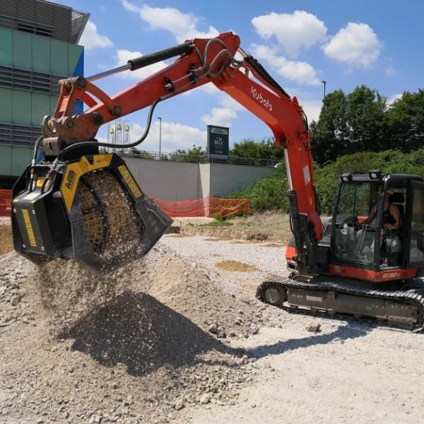 MB‑S10 S4 nueva en GRUPOCIBSA: cuchara cribadora 0,32 m³, malla 800 mm, caudal 40 l/min. Distribuidor oficial líder.
