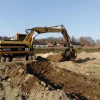 MB S14 S4 acoplada a excavadora CAT M315 cribando tierra en obra.