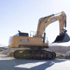 Vista lateral de la excavadora SANY SY750H sobre cadenas, equipada con brazo monoblock y motor Cummins para excavaciones de alto rendimiento.