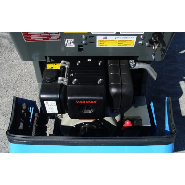 Motor Yanmar en la Minidumper Messersi TC50 para transporte de materiales en construcción.