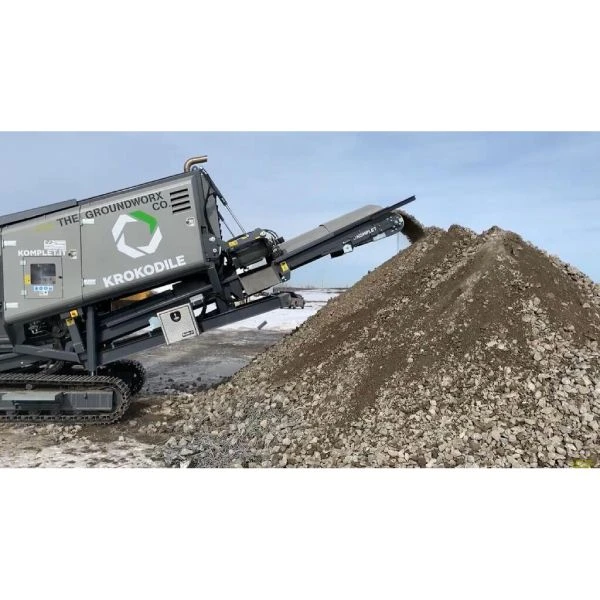Trituradora de residuos de construcción Komplet KROKODRILE, utilizada en proyectos de reciclaje para manejar materiales difíciles.