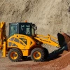 Venieri 1.33C excavando en una pendiente, mostrando su transmisión hidráulica Bosch Rexroth.