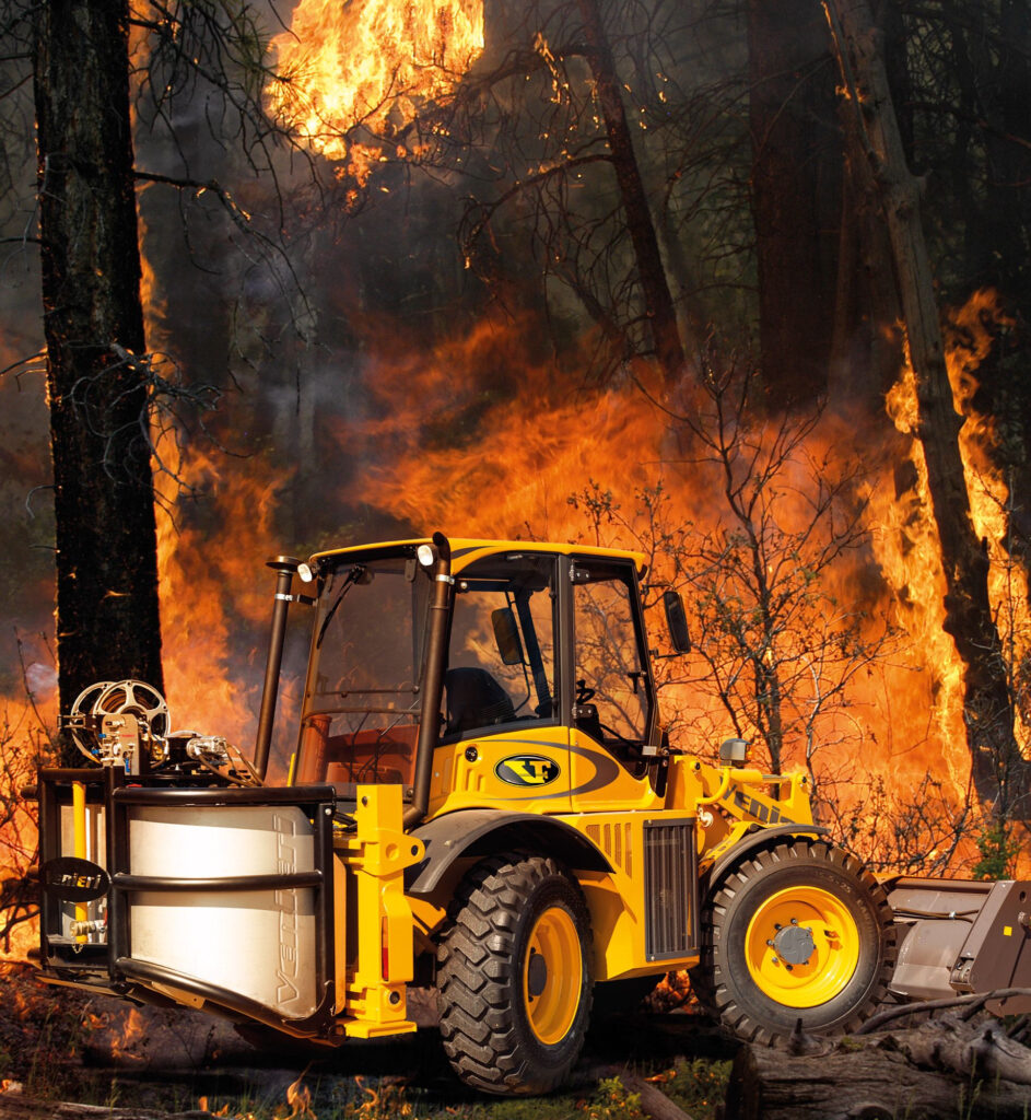 Maquinaria VENIERI combatiendo incendios forestales.
