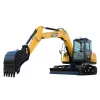 Excavadora SANY SY95C nueva sobre orugas en exposición con motor Yanmar y cabina cerrada.