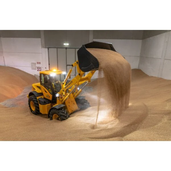 Pala cargadora Venieri 10.63D vertiendo granos en un almacén. Ideal para trabajos agrícolas y de logística en el sector agroindustrial.