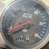 Contador de horas de uso de la Venieri VF 2.23, retroexcavadora articulada de segunda mano, mostrando su tiempo operativo en obra pública.