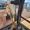 Vista desde la cabina de la excavadora Wacker Neuson 75 Z 3 con brazo extendido en GRUPOCIBSA.
