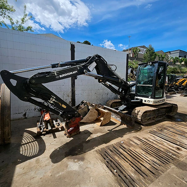Excavadora Eurocomach 95TR con brazo triple articulado y cazos auxiliares, segunda mano en GRUPOCIBSA.
