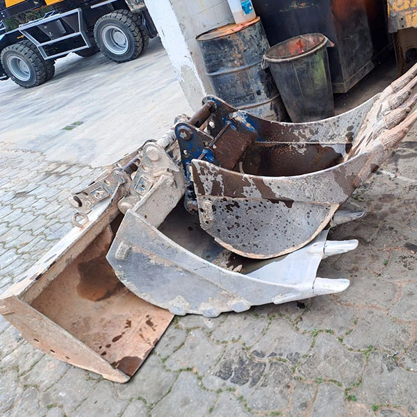 Cazos para excavadora Eurocomach 95TR incluidos con enganche rápido hidráulico en GRUPOCIBSA.