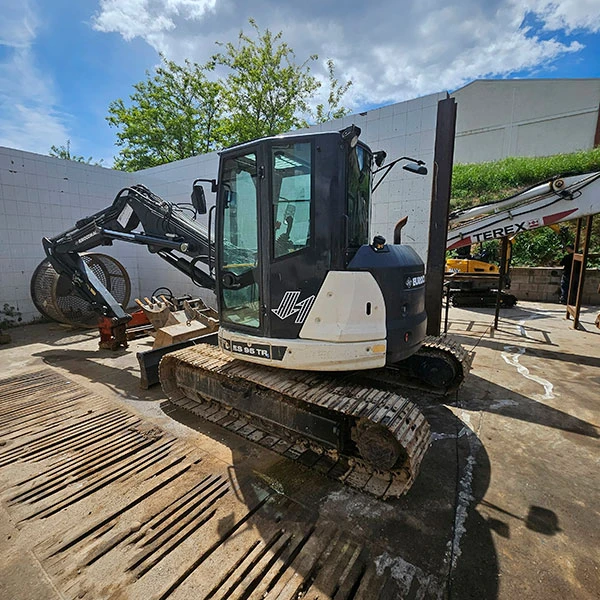 Excavadora Eurocomach 95TR de segunda mano con brazo articulado y orugas de goma en GRUPOCIBSA.