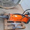 Martillo hidráulico EDT para excavadora Eurocomach 95TR con latiguillos sobre palet en GRUPOCIBSA.