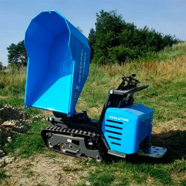 Messersi TC100 minidumper autocargable en acción sobre terreno irregular.