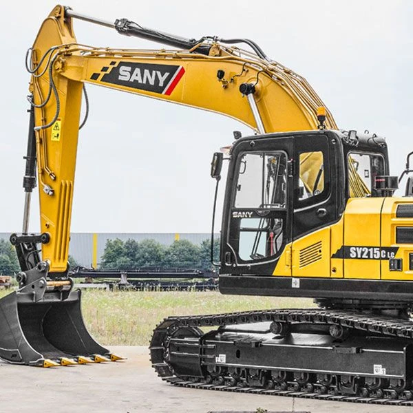 SANY SY215C excavadora de cadenas en movimiento de tierras.