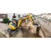SANY SY50U movimiento de tierras en construcción.