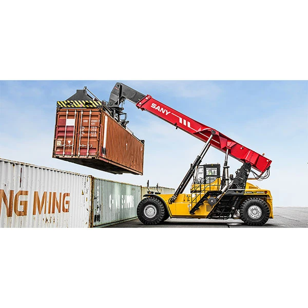 Reachstacker SANY levantando contenedor marítimo en operaciones portuarias GRUPOCIBSA.