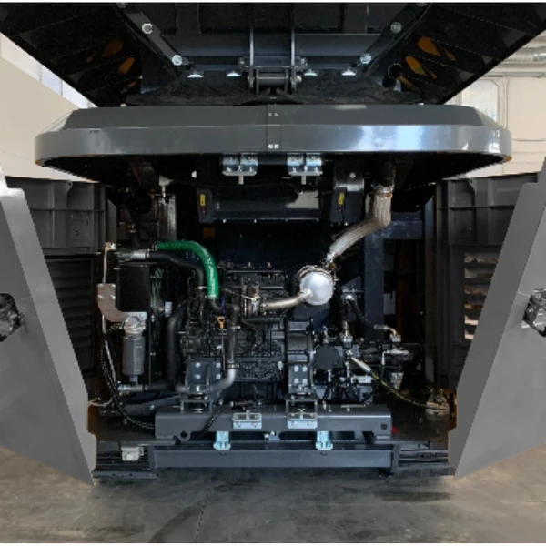 Motor Doosan D24 del Komplet K-JC 704 con acceso abierto.