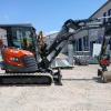 EUROCOMACH 65 TR, miniexcavadora de cadenas con brazo triple y radio de giro reducido, motor Kubota Stage V 44,3 kW, ancho 1.980 mm y peso 6.200 kg.