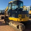 Komatsu PC88MR-8, Cabina Cerrada con Excelente Visibilidad y Detalle del Tren de Rodaje sobre Cadenas.